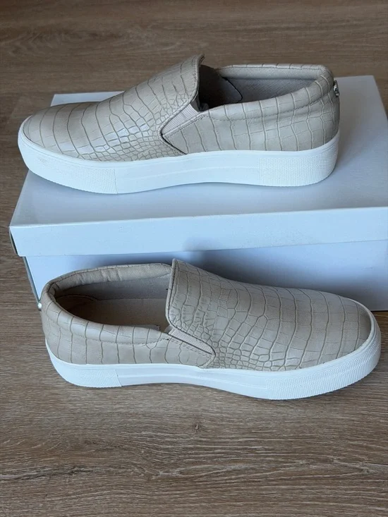 New Steve Madden Women's Slip-On Sneakers in Beige Croc Embossed - Picture 1 of 4